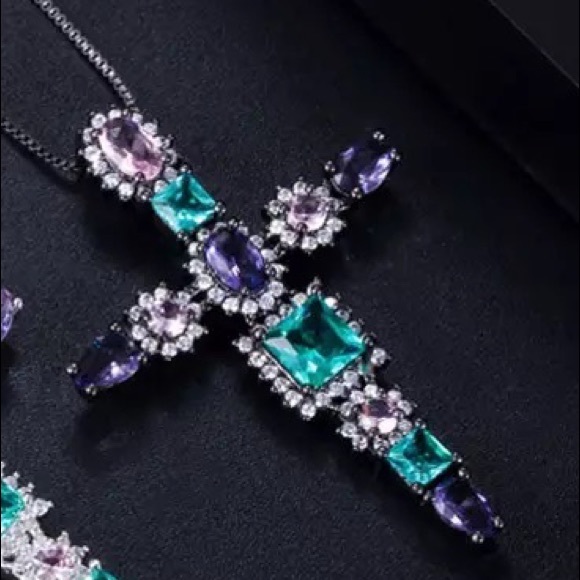 4ct Gemstone Cross Pendant - Picture 9 of 9
